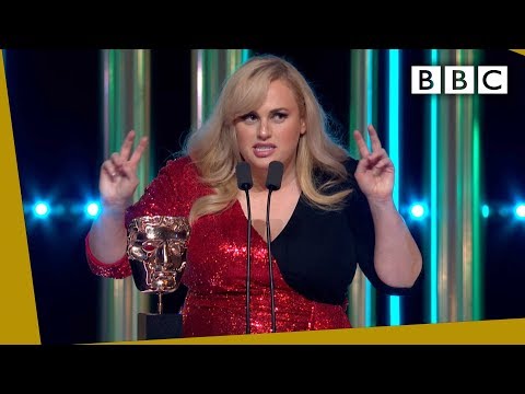 Rebel Wilson steals the show with HILARIOUS unexpected BAFTA 2020 speech - BBC