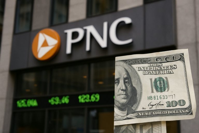 PNC auga, nes 1 milijardo dolerių obligacijų išpirkimas skatina investuotojų susidomėjimą ir suteikia akcijoms 2025 metų dėmesio.